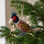 Load image into Gallery viewer, Philippa the Pheasant w świątecznej aranżacji na choince
