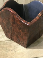 Load image into Gallery viewer, Small Scalloped Design Laquered Wooden Cachepot

