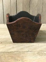 Load image into Gallery viewer, Small Scalloped Design Laquered Wooden Cachepot
